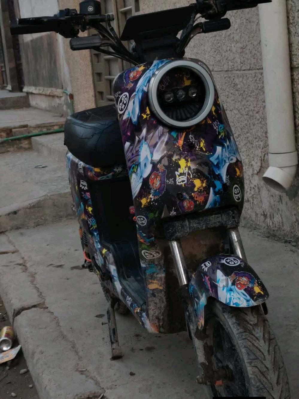 سلام عليكم دراجه شحن نظيفه موديل ٢٠٢٥ سعرها ٣٠٠ الف وبي مجال مكاني  بغداد الحريه