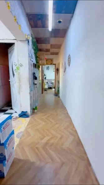 المساحه 90
العنوان لاصمعي الجديد 
غرفتين وديوانيه ومطبخ وحمام و تواليت 
السعر 33وبيها مجال 
بس مكاتبه ويه ابو مجلس البلدي استفسار اتصال ***********
