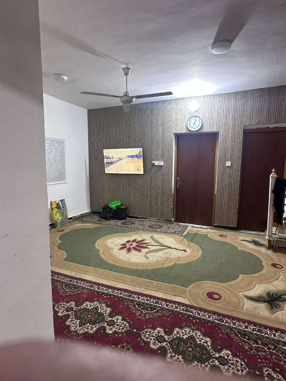 دار للبيع طابو صرف
الموقع/ العروبة الثالثة / قرب جامع العسكريين
المساحة/ 200متر
ركن...... طابقين
يحتوي على:
الطابق الارضي:
غرفة عدد2
 استقبال
هول كببر
مطبخ 
صحيات عدد2
الطابق الثاني/
غرفة عدد3 
هول كبير 
صحيات1...للأستفسار ..***********
