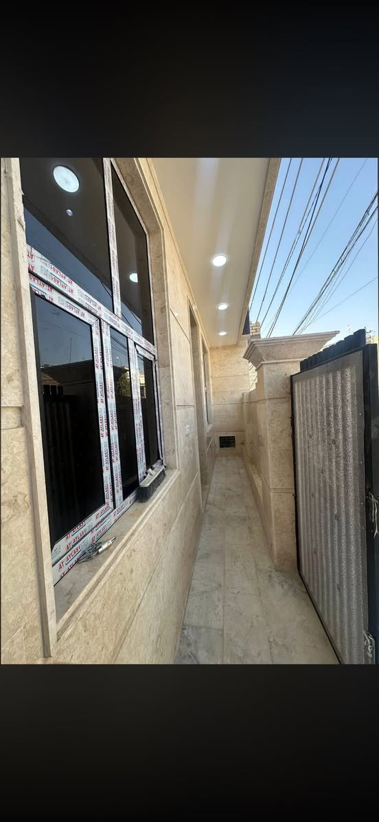 مشتمل 50م ركن للبيع في منطقة حي البيضاء / فرع مخلالات المصطفى قرب البنوك
واجهـة 8م* نزال 6،5م

يحتوي على 

الطابق الارضي

( مدخل استقبال منفصل ) 

+ مطبخ حار بارد

 مع خدمات 

الطابق الاول 

 2غرف نوم سويت

الطابق الثاني 

غرفه نوم + خدمات + سطح وبيتونة

للاستفسار الاتصال بالرقم او مراجعة مكتب الهدف للعقار الكائن في شارع الكنيسة باتجاه الجسر قرب مكوى ريحانه
***********
