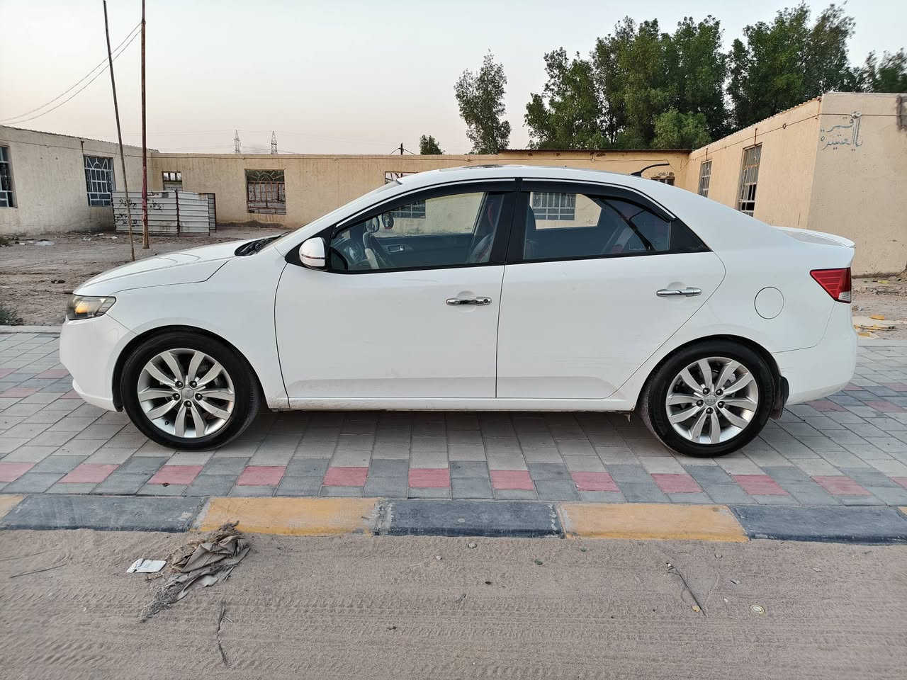 سلام عليكم
كيا سيراتو موديل 13
محرك وگير خير من الله 
تبريد ثلج 
سياره متعوب عليهه ونضيفه بمعنى الكلمه 
بيه قطعتين تبديل فقط وگد الشبر صبغ 
رقم اربيل نگليزي تريد تحويل تريد وكاله 
عليهه ادامه جديده 
مكان السيارة النجف الاشرف السعر 105
وبيهه مجال ***********

