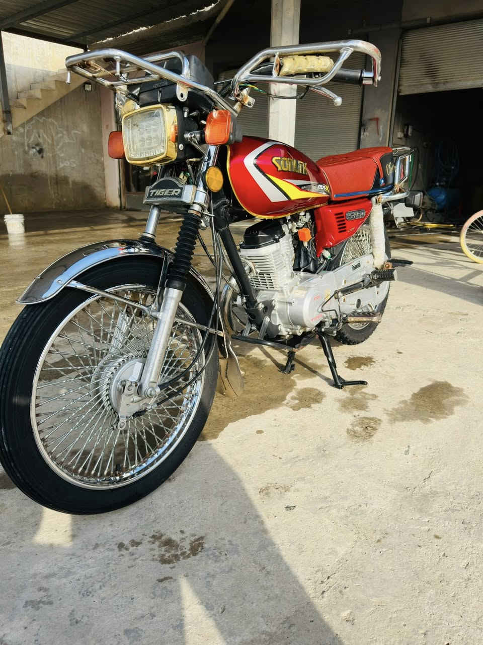 اسلام عليكم مكلف بل نشر  للبيع تايكر 2020وزن ثقيل ابو الدرع مكينه مامفتوحه شرط ويالا دبلات كهربائيات كلو شقال السعر 600 بيمجال    ***********. ‭0770 992 9561‬
