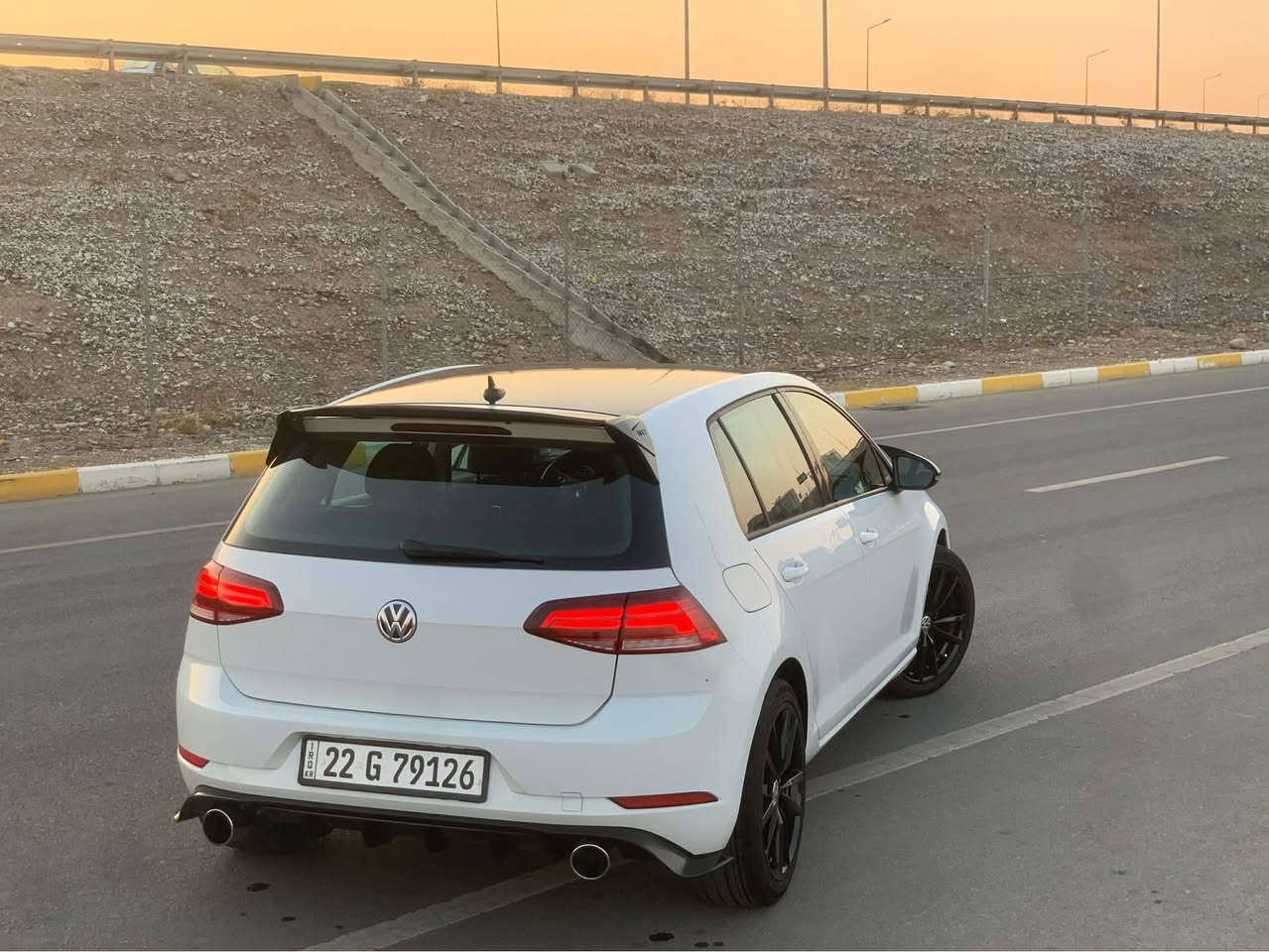 Volkswagen Golf tsi
‎2020 ڤولكسواگن گولف 
 Sمواسافةت
‎كوشن هـيتةر
‎كوشن كارةباي
‎هةيكةلي كامل كراتيتة 
 GTI
‎  بونيت و چاملغي لاي سايةق سبوغة
‎ بستةك دوسةكةي سبوغة 
‎ چاملغي سكن بستةك تعديلة
‎ ارباگي سوكان تةقيوة بيلاد دانراوةتةوة
 *********** أربيل, العراق
