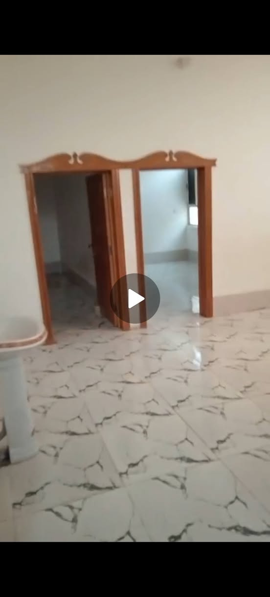 بيت نضيف وجاهز لايجار مطلوب عائله صغيره كون مو هوسه ويذون الجيران عائلة محترمه كون البوبيات ليكدام شويه عن اسواق برتقاله مجمع جار العباس وليجوه الموقع اعلاه *********** كربلاء, العراق
