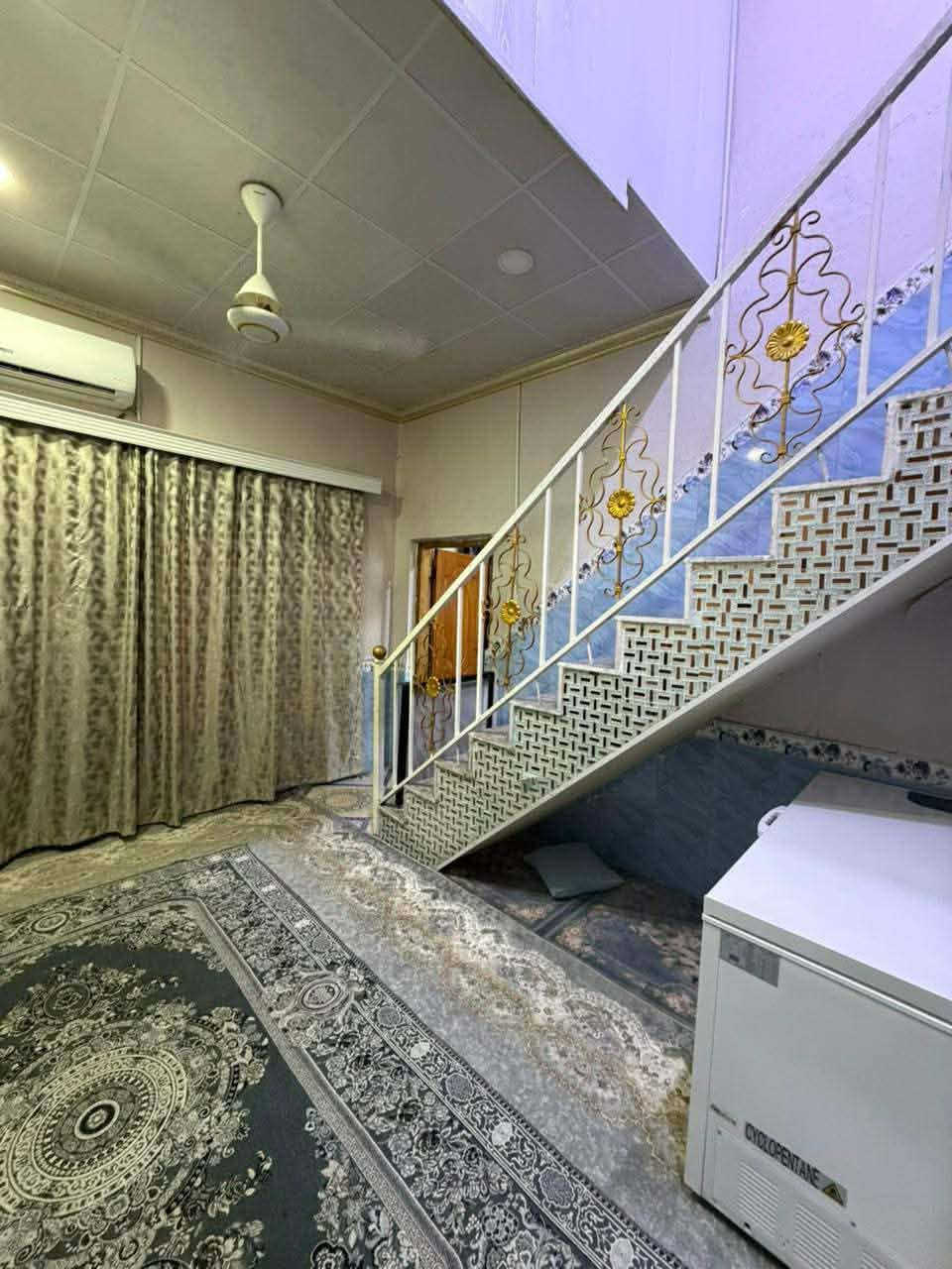 دار للبيع في منطقة حي الحسن المجتبى (العزل)طابو صرف
المساحة 100 واجهة 7ونص عكادة 
يحتوي على غرفة واستقبال وصالة ومطبخ وصحيات عدد 2

السعر 53 قابل للتفاوض

(نستقبل جميع العروض العقارية )
ارسل لنا تفاصيل العقار عبر الواتساب 
للاستفسار اكثر مراسلة او الاتصال عبر الواتساب 
***********
مكتب السيادة للعقارات 
عنوان المكتب📍 حي الحسين شارع الاربع سايدات مجاور مصرف الجنوب
