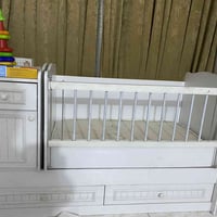 سرير طفل للبيع نظيف جداً للاستفسار خاص او رقم 07708004353