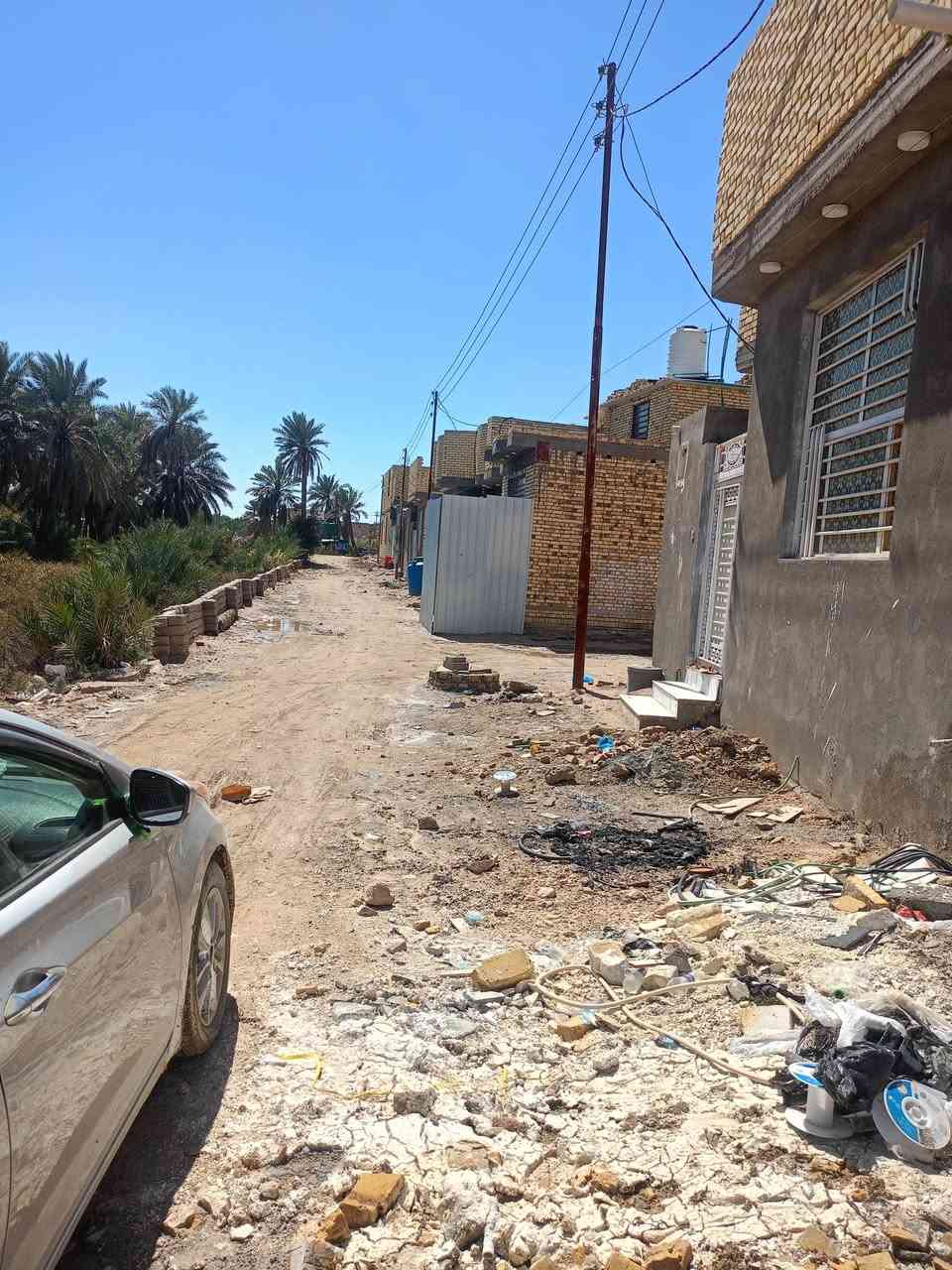 يا الله سلام عليكم بيت زراعي للبيع مساحة 130متر كافة الخدمات يتكون من غرفتين وديوانية وصحيات ومطبخ وصالة ومنور وحمام داخلي ناحية سديناوية نهايت السايدين السعر 70وبي مجال بسيط للاستفسار ***********
