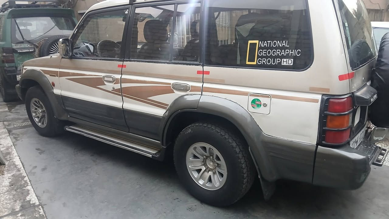 باجيرو موديل 1992 
مكفوله من الظربه مكينه وكير فيفيتي
رقم بغداد انكليزي سنوية جديده 
ميكانيك درجه اولى السعر 55 ورقه
رقم الهاتف ***********
