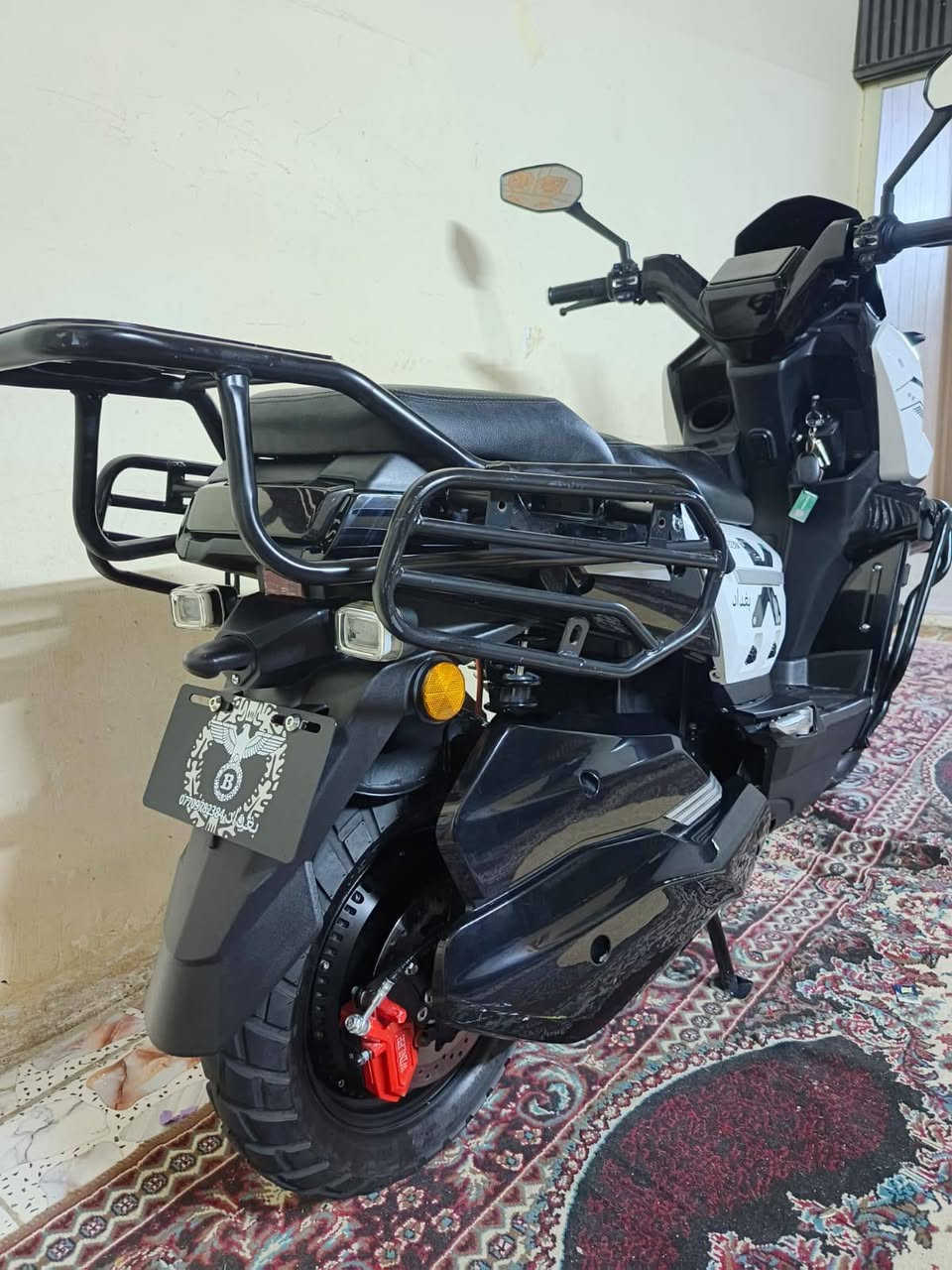 السلام عليكم للبيع دراجه اباجي مديل 2026 دراجه جديده بمعنه الكلمه مكفوله كفاله عامه مكفوله من الشخط كامله مكمله من كلشي صار شهر اونص من ماخذها بعده جيس الشركه بيها انت شيله بيدك تجي فول مواصفات وصل المعرض او ملحقاتها بيها
تفاصيل الدراجه 
لايت عللي ناصي زنون 
بجم لد + نشرات ترحيب
اشاير جانبيه لد متغيه الاوان
دبل اشاره 
شاشه ذكيه تكشف عطل الدراجه ولتنبيهات
بلوتوث + سستم صوت لمس بل شاشه
بريك امامي خلفي دسك هايدروليك 
حساس بريك امامي خلفي
نضام بك الرجوع الى الخلف 
مثبت سرعه
بك لايت خلفي لد
دبلات امامي خلفي غاز
تايرات جلاتين جبلي الحجم الكبير 
ويل كب 
درع امامي خلفي لحمايه الدراجه
طلاعات جابنبه لراكب الخلفي 
ملف الدراجه 3000 حقيقي 
عدد البطاريات 6 مصطره الحجم الكبير
تقطع مسافه بل شحنه الوحده 80 كيلو
السرعه الحقيقيه 150
شاحنه ذكيه تدعم الشحن السريع وليقاف الذاتي عند امتلاء البطاريه
الشراي يتفضل خاص او التصال عله الرقم ***********
سعر الدراجه 1250 اوبي مجال بصيط
مكان الدراجه بغداد المنصور
