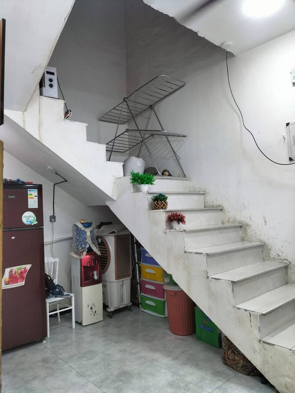 دار مشتمل للبيع رقم معامله كامله بسم ابو البيت واصله للتقييم حي الغدير الثانيه مقابل السياسيين المساحه ١٠٠ متر طولاني بناء حديث السعر ٥٤ للاستفسار ه‍ ***********
