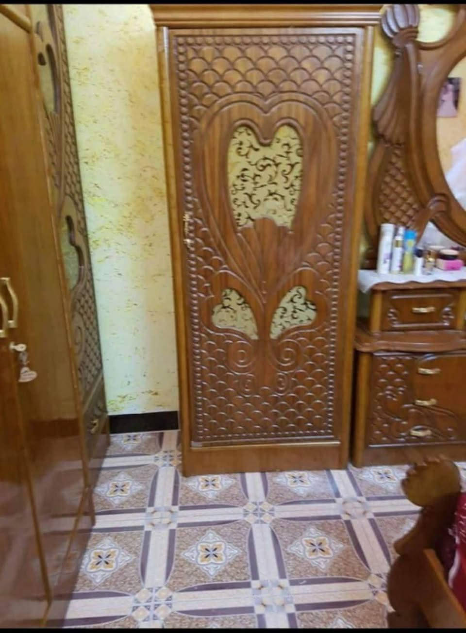 غرفة نوم صاج للبيع سعر 750 مابيها ضرر نضيفه مثل ما لصوره عنوان تاجيات رقم ***********
