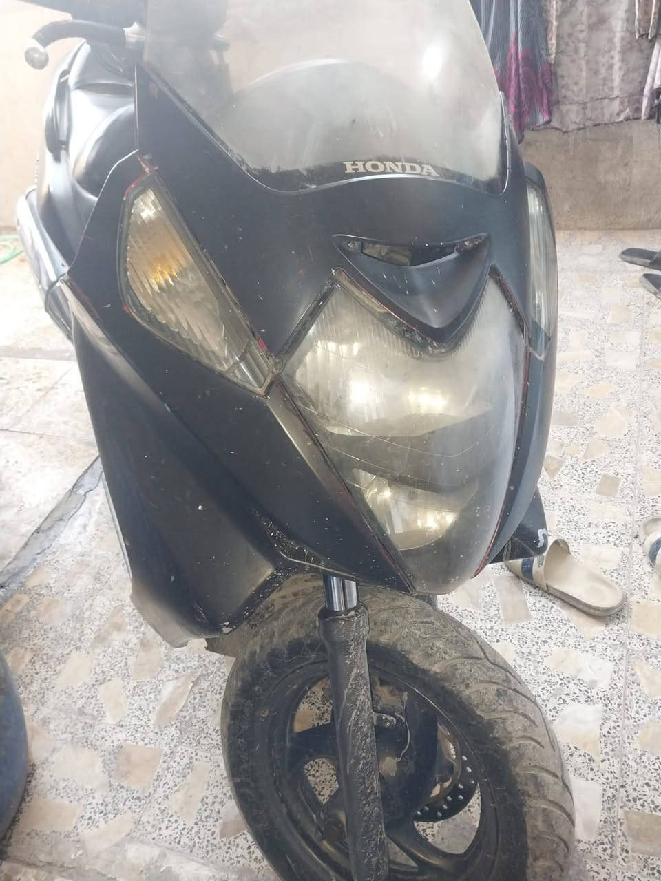 السلام عليكم سلفر ونج 400 مكينة مجفته جديد بيه صوت بل اكلج الامامي للبيع او مراوس ***********
