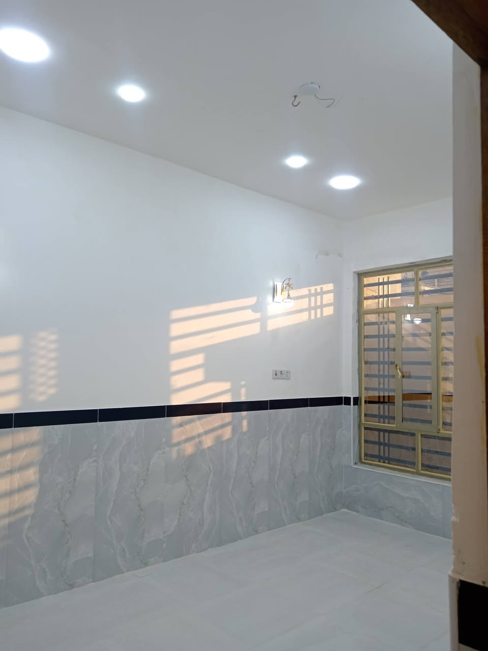 متاح دار ١٠٠متر مربع قاط واحد بنا حديث منطقه نهاوند الثانيه خلف شارع عشرين استفسار ***********
