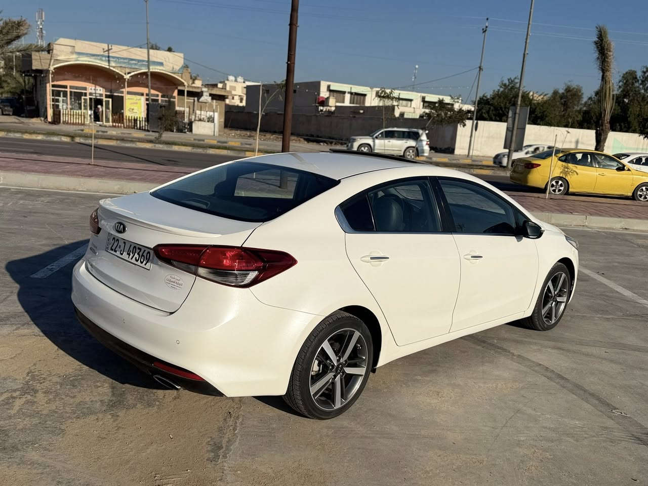 السلام عليكم
كيا سيراتو 2017  خليجي ايرانيه
فول ايراني تجي VIP اعلى مواصفات 
كفالة عامة من الصبغ والحادث والتبديل فقط دحجه بسيطه وجاهزة من جميع النواحي 
محرك ٢٠٠٠ دوش 
فتحة سقف سلايت 
بصمة ابواب وتشغيل 
انارة ترحيب 
داخل جلد 
المقاعد الامامية كهرباء 
خزن ميموري 
كشنات تدفئة تبريد 
هيتر استيرن  
نقطة عمياء ورادار امامي 
كاميرا خلفية 
شاشة ابل كار بلي 
تحكم ستيرن 
مود درايف
حساس امامي خلفي 
اشاير مري 
ليدات امامية خلفية 
اضاءة زنون 
يدات نيكل 
رقم اربيل الجديد تحويل مباشر 
سيارة جديده  بلعافيه ع الياخذها  
ماشيه السيارة ماشيه99
 الرقم *********** خابر وبيك خير وتدلل
مكان. ابسيارة. نجف
السعر 158
