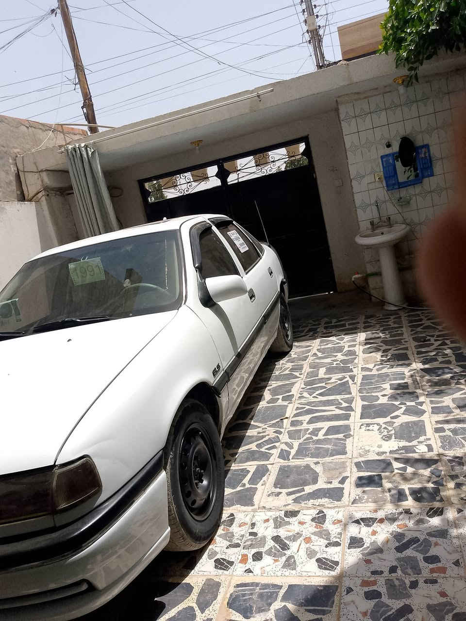 السلام عليكم سياره فكتره موديل 1991محرك 16 لون ابيض رقم بغداد محرك كير كشر شوف العين الداخل امرتب بور استرن اربع تشوات تنته السياره مصبوغه جماليه حلوه السياره والله مال بيت شغل كلشي ابيض بصيف موحاره طالب عليه موجثير 36 بيه مجال اشويه يدللون الشرائه بياع شراي لاتجي ادور مال 30 تره ماجاوبتك بدون زعل هذا رقمي دك ادلل *********** حياكم
