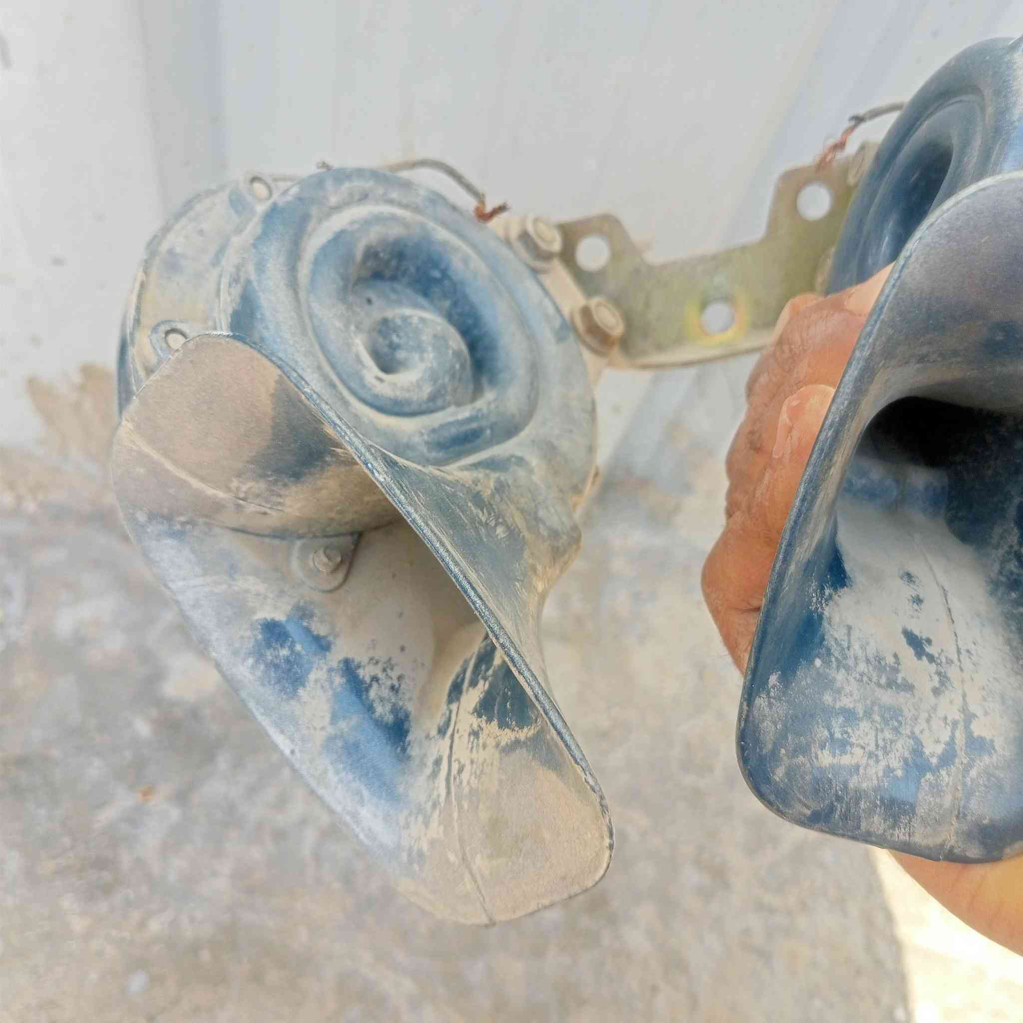 من رخصة مدير االكروب المحترم هورن للبيع طاط حديد اصلي شرط الفحص يرهم على جميع السيارات امريكي الصنع تفحص وتسمع صوته سعره 75بي مجال عنواني حله قرب العلويه شريفه ع.  هذا رقمي ***********
