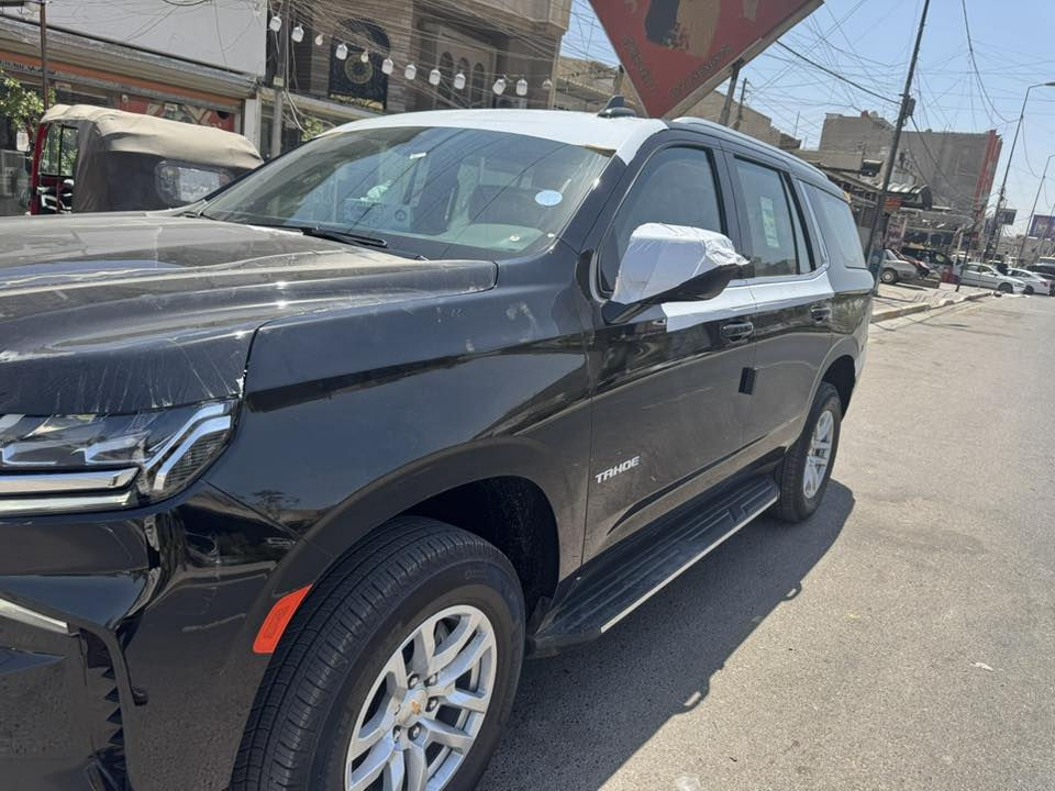 تاهو موديل 2024 ls وكالة المنصور ماشية 10 آلاف كم لون اسود جديدة بس رصعة حصو ة بالجاملغ الخلفي السعر 54000 $ سيارة جديدة رقم بغداد أنكليزي باسمي موقعها بغداد الاتصال ***********
