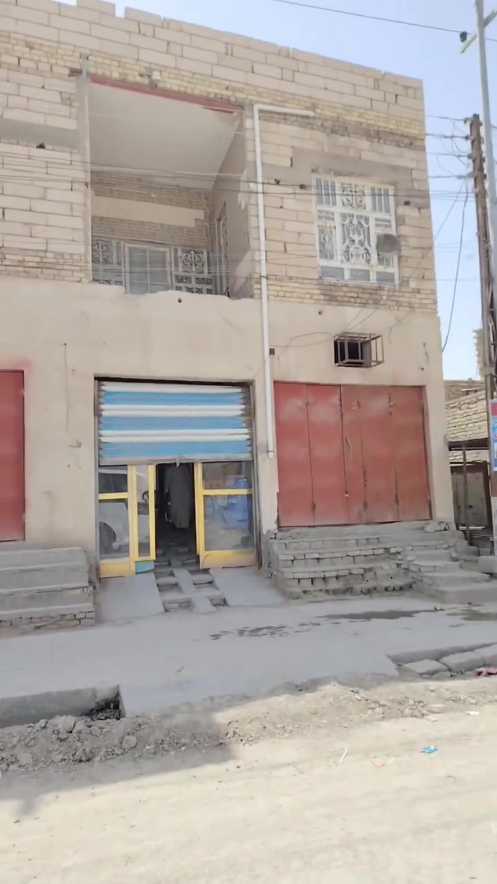 بناية تجارية للبيع - موقع مميز

الموقع: شارع حجي كشكول - واجهة تجارية نشطة
المساحة: 250 متر طابو صرف
يوجد فضلة 150 متر إضافية تستفاد منها
تتضمن شقة بمساحة كبيرة معزولة
مناسبة للاستثمار أو المشاريع التجارية
التفاصيل كاملة داخل الفيديو

مكتب الضامن للعقار 
سوق الشيوخ - خنيطلة - شارع الكراج
***********
