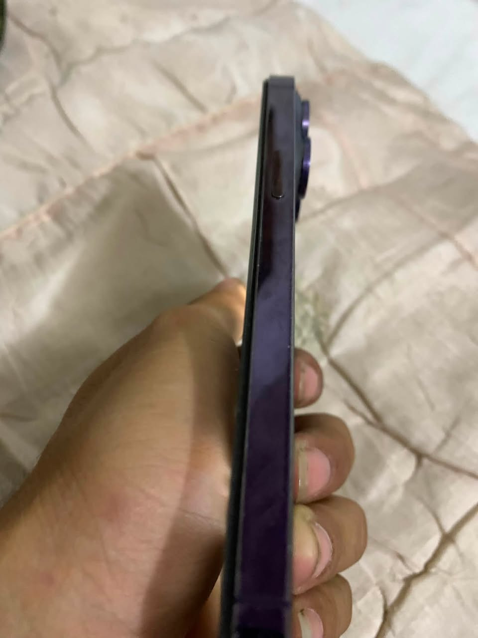 سلام عليكم للبيع 🤍ايفون 14 Bro Max 
ذاكره 256 جهاز ماستر شرق اوسط AA/A بطاريه ٨٧
مبدل شاشه مال وكاله اصليه 3 خيارات 
كلشي يشتغل بجهاز مابي كلشي فقط ضهره مفطور مثل مواضح 
سعره 600 ألف ماكو هيج نضافه بهيج سعر عنواني بغداد *********** متواجد خاص و واتساب❤️
