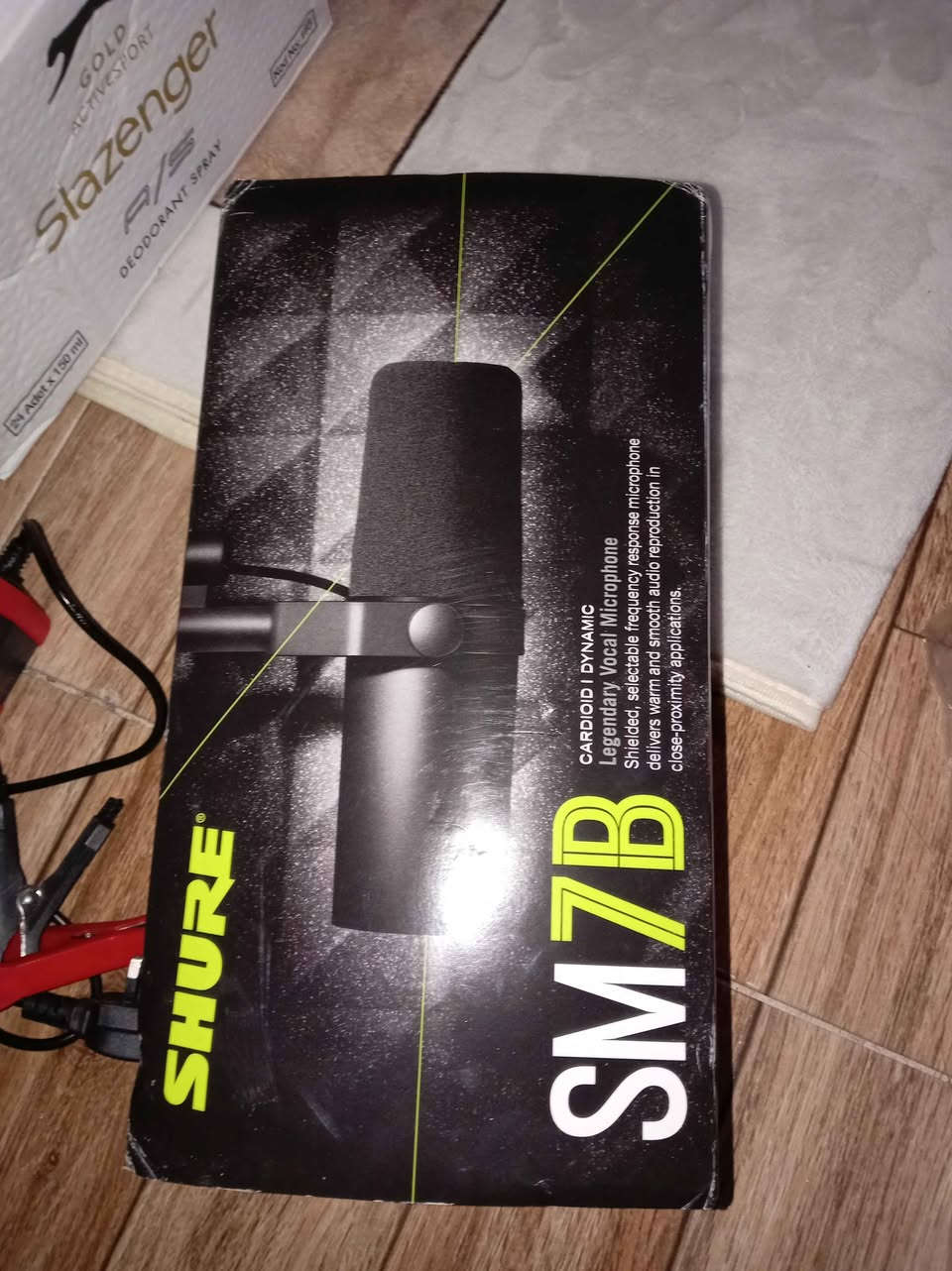 للبيع: مايكروفون Shure SM7B الأصلي - بحالة الوكالة (أربيل) 🎙️
​لعشاق الجودة والاحترافية، أعرض للبيع المايكروفون الأسطوري Shure SM7B، الخيار الأول لأشهر صُنّاع المحتوى والبودكاست في العالم.
​المواصفات والحالة:
​الحالة: نظيف جداً (بحالة الوكالة) واستخدام خفيف جداً.
​الملحقات: كامل الملحقات الأصلية متوفرة (الكرتون، دليل المستخدم، الغطاء الواقي).
​الأداء: صوت نقي جداً مع عزل رهيب للضوضاء المحيطة، مثالي للتسجيل المنزلي أو الاستوديو.
​الأصالة: الجهاز أصلي 100% ويمكن للمشتري الفحص والتأكد. Singapore


**إذا كنت صاحب هذا الإعلان وتريد حذفه لأي سبب، رجاءا أرسل رسالة إلى الدعم الفني**