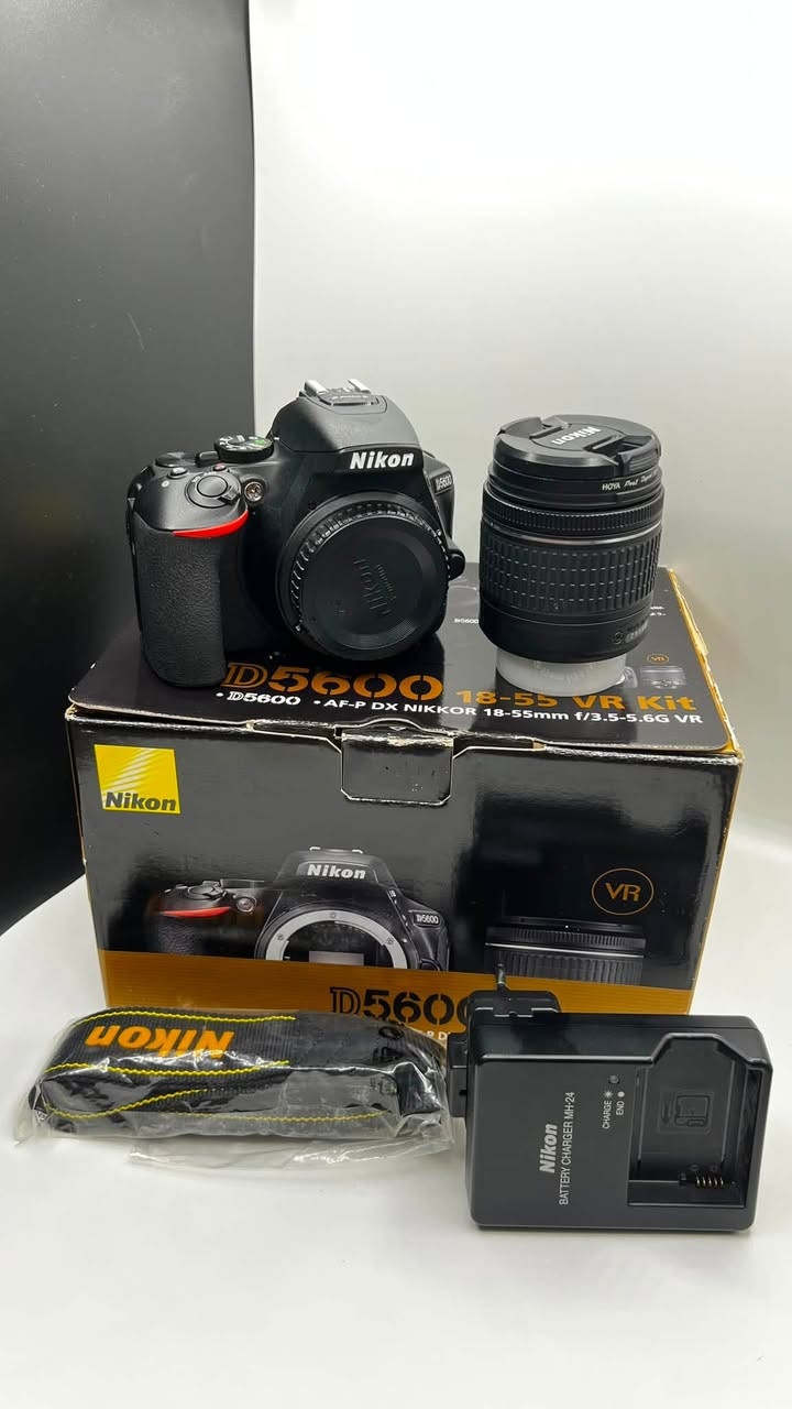 للبيع: كاميرا Nikon D5600 Kit بحالة ممتازة! 📸✨

مواصفات الكاميرا:
 المستشعر: 24.2 ميجا بكسل، DX-format CMOS لصور فائقة الدقة.
 المعالج: EXPEED 4 المتطور لأداء سريع.
 الشاشة: 3.2 بوصة قابلة للإمالة واللمس، لزوايا تصوير مرنة ومريحة.
 التركيز التلقائي: 39 نقطة تركيز لضمان التقاط أدق التفاصيل.
 العدسة: تأتي مع عدسة AF-P DX NIKKOR 18-55mm f/3.5-5.6G VR.
 الاتصال: دعم كامل لـ WiFi و Bluetooth لنقل صورك فوراً إلى هاتفك.
 الفيديو: تصوير بجودة Full HD.
 ISO: نطاق واسع من 100 - 25,600 لأداء مذهل في مختلف ظروف الإضاءة.
📦 محتويات العرض:
كما هو موضح في الصورة، الكاميرا تأتي مع كرتونتها الأصلية، الشاحن، البطارية، حزام الرقابة، وأغطية الحماية للعدسة وجسم الكاميرا.
صور حقيقيه تابعه لي وكاميرا جديده مستخدمه مره واحده

للتواصل والاستفسار:*********** واتساب
