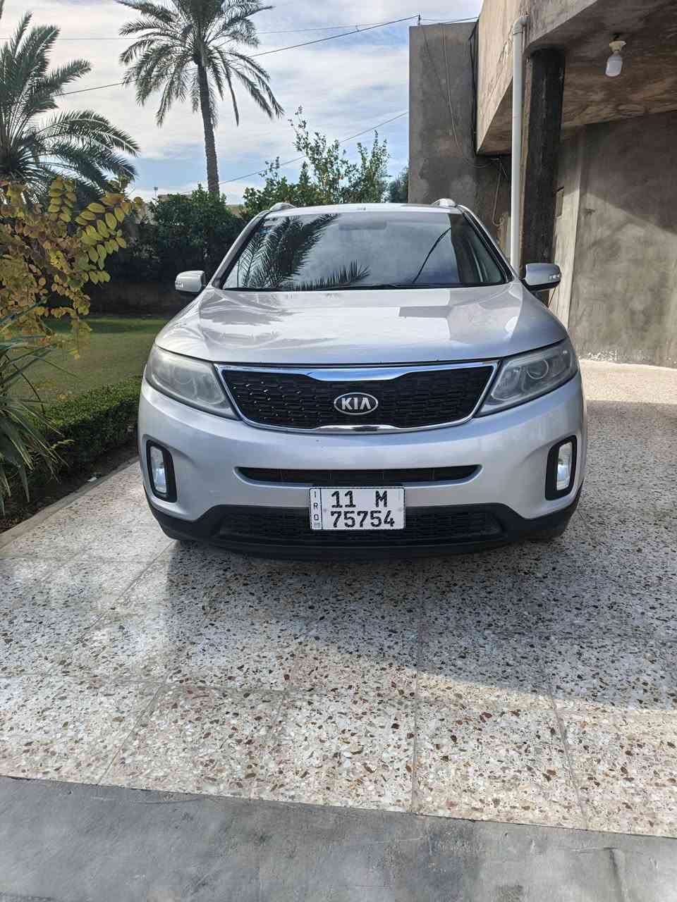 سلام عليكم للبيع سورنتون ٢٠١٤ مكينة كير حداديه كفاله حادثه جاملغ خلفي فقط خمسة راكب السيارة نضيفه جدآ مكينه ٤   ***********  مكاني بغداد
