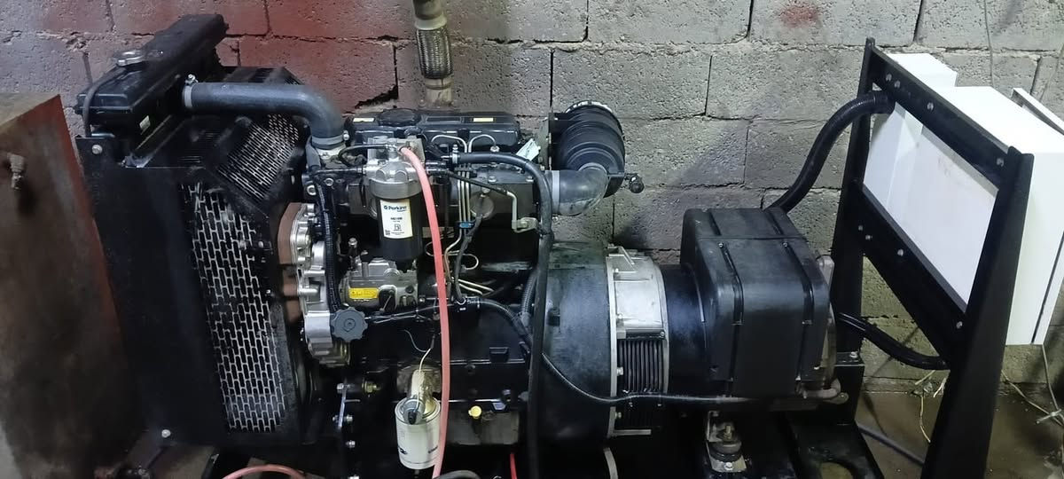 مولد پيركنز اصلي 32kva اي برغب ممفتوح بيها  شغلها  جيد جداً لا تبخير ولا تنقيص ولا اي ليك مشتغله 5000 ساعه بس مكاني بغداد جاهزه للتشغيل  والحمل  ***********
