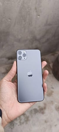 آيفون ١١ برو ماكس • ٢٥٦ • نجف