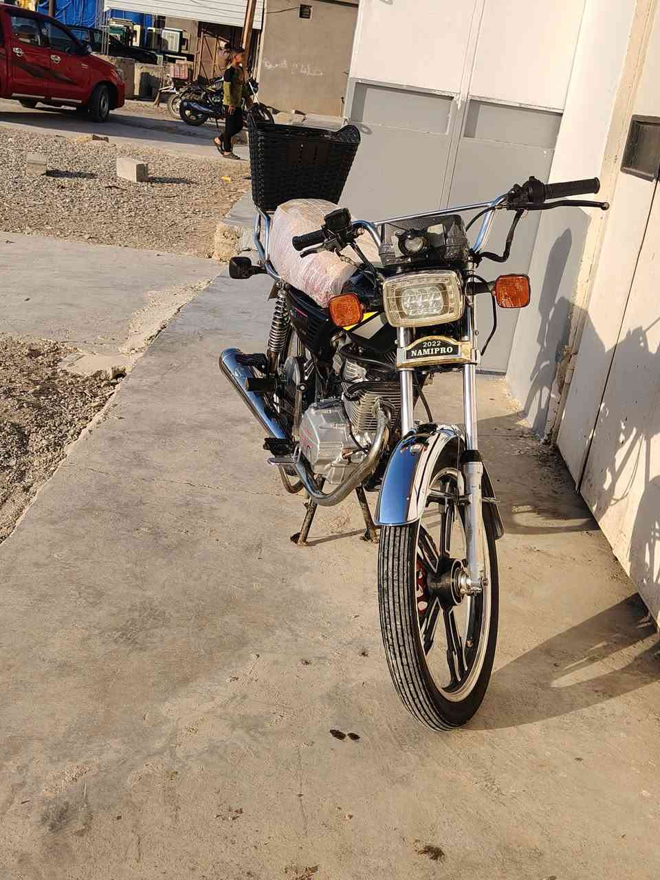 السلام عليكم ورحمه الله وبركاته 
موطور للبيع نامي برو 2023 موطور بلادي مال جناي 
محرك ما مفتوح منفيس موجود كلو بالشرط 
مفول بانزين ومبدلو دهن والله حيهم الشراية 
السعر ٤٠٠ وبي مجال لطيبين مكاني ناحية الزاب قرية النميصة للاستفسار أكثر ***********
