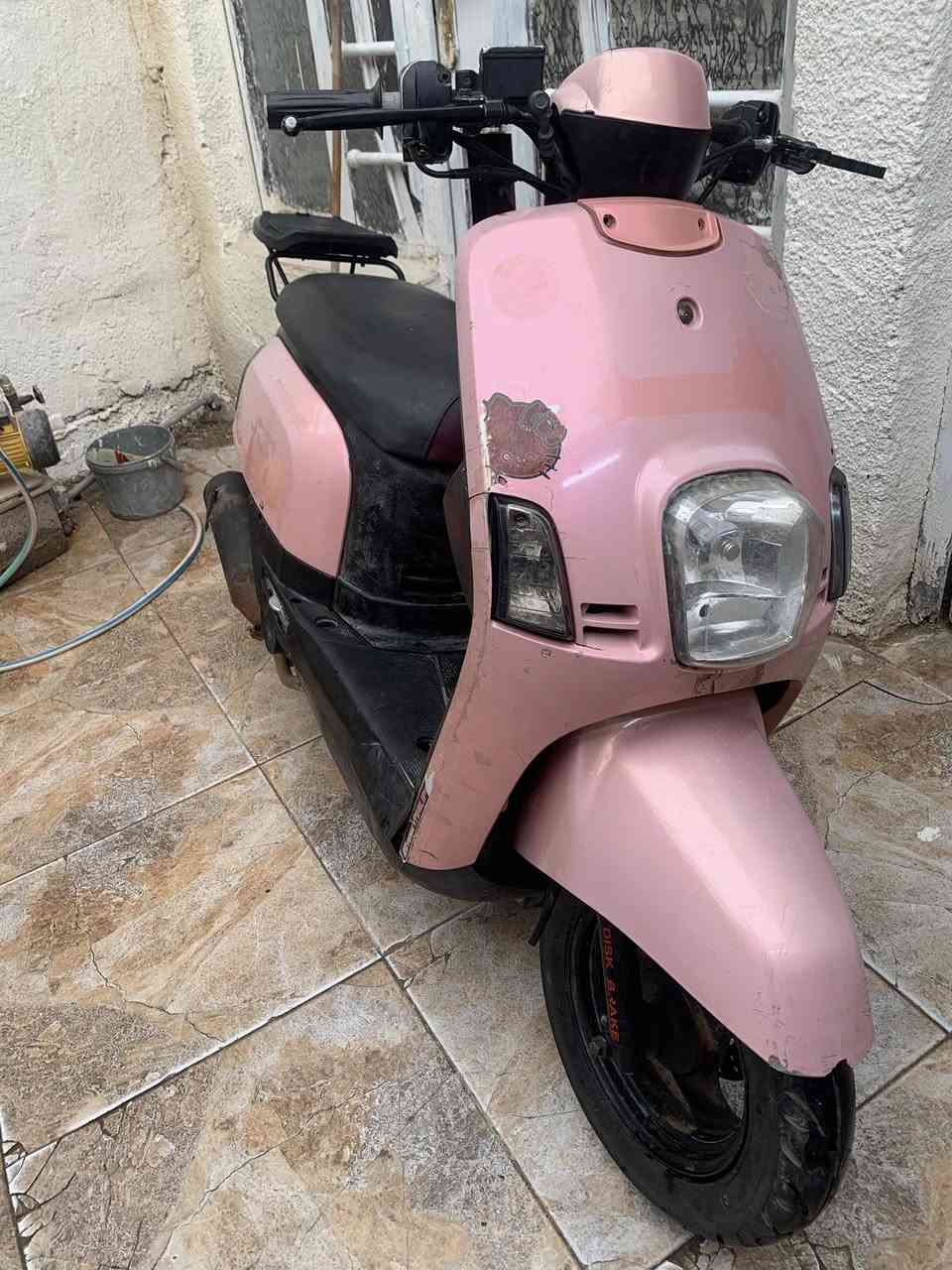 السلام عليكم بوليس نوزل
بوليس كوم حديد كاطعه نار للبيع نوزل الدراجه اكفل مكينه كفاله نكره سلف كفرات كامله بيها نقوصات بسيطه قبق هندر وشوته ولباقي بسايط لونها وردي كفر نضيف مشكله كهربائيه اما المكينه انطي بيها كفاله نكره سلف دشبول شاشه شغاله نكره سلف فقط كاطعه نار السعر ٣٠٠وبيها مجال ارجع وكول المكينه ناعمه مالها صوت واكفلها طافيه بسبب النار 
المكان الشعله الرقم:***********
اسف علاطاله
