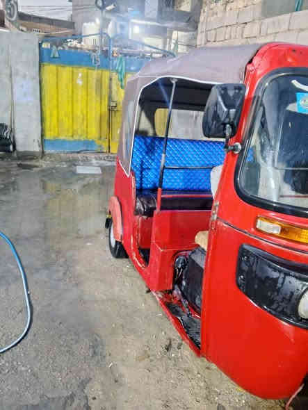 سلام عليكم تكتك موديل 16طالعه بل 17شهر 3سنويه لوحات نكليزي باسمي تحويل مباشر بيها محرك 19تكتك جاهزة برغي ما عايزه كبل لشارع سعر 3و600وبيهة مجال مكاني كربلاء المقدسة رقم ***********
