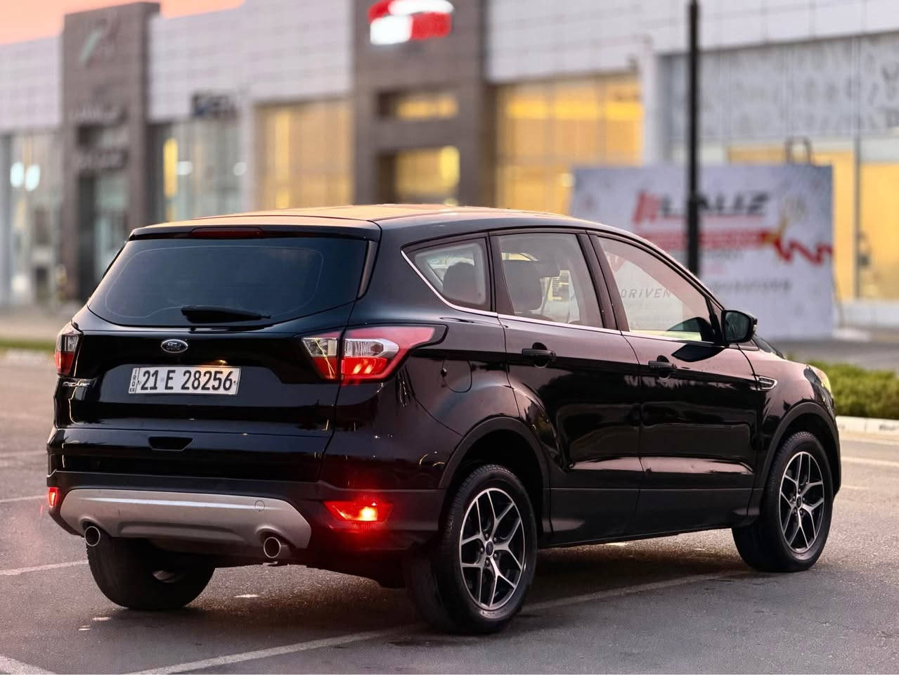 فۆرد ئیسکەیپ مەکینە ٢.٥ مۆدێل ٢٠١٧’ی خلیجی
١٥٩ هەزار كیلۆمەتر ڕۆیشتووە
هیچ جۆرە مەسروفاتێکی تیا نییە
مواسەفات :- 
بەصمە
حاصە 
برێک بەصمە 
 باتل شیفت 
گێڕی سپۆرت
لایت لید 
بلاجکتۆر 
تحکوماتی سوکان 
سەیارەکە تەنها یەک پەلەی دەرگای بۆیاخە قرچێکی هەیە
سەنەوی و ژینگەی تا ٢٠٢٩ تازەیە
ناونیشان ( سلێمانی )
نرخ : ١١٣ $
113$
ڕەقەم : ***********
*********** السليمانية, العراق
