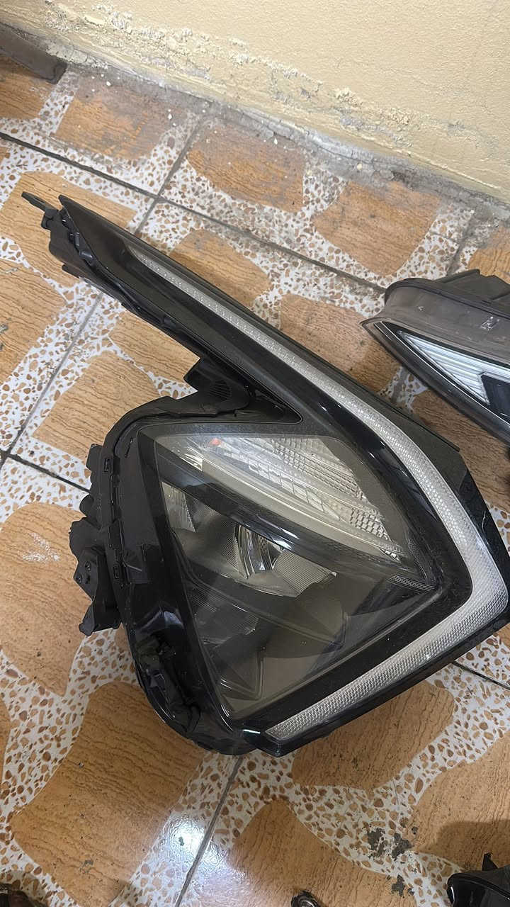 متوفر لايتات كوري فقط  عام  
كي فايف 25 -22
سورنتو 22 -23-24
كرنفال 24-25
النترا 25–24-23-22-21-20
سبورتج من 22-25
K7 20-22
 جملة فقط 
***********
