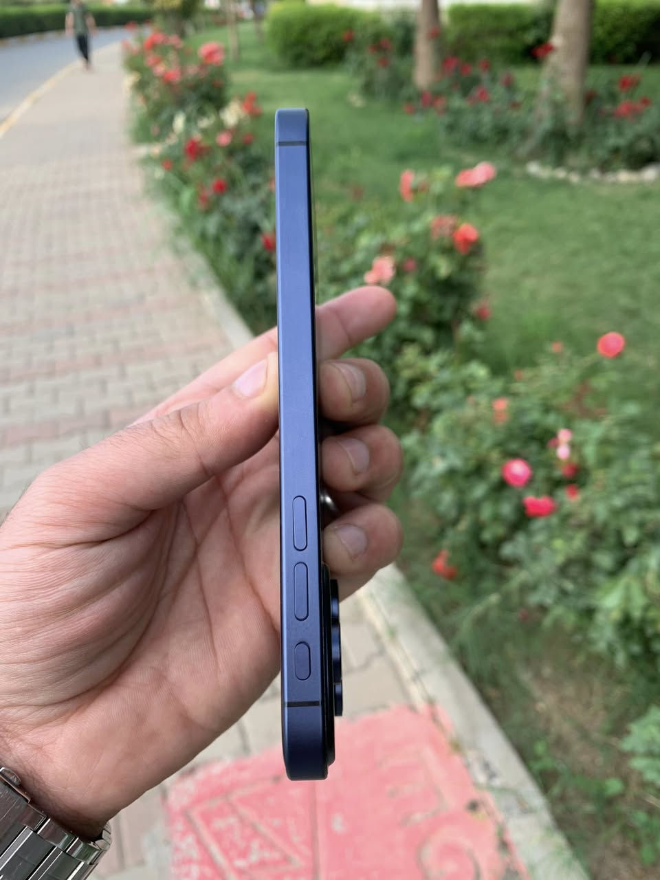 سلام عليكم ايفون XR محور 17 برو لون نيلي جهاز جديد لوك ذاكره 64 بطاريه 82% جهاز كلش حلو  رايده 225 متوفر توصيل جميع المحافضات يوصلك لي باب البيت ***********
