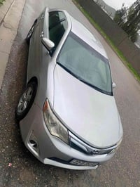 كامري ٢٠١٢ • ١٨٠ الف • تايرات جديد