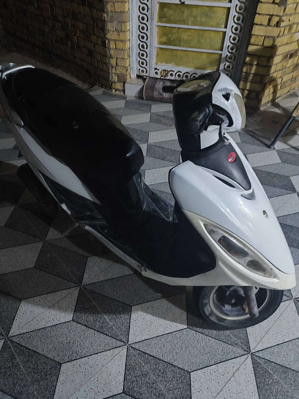 دراجة للبيع جي فور نضيفة شغالة كهربائيات سلف بيها دخان فقط *********** رفاعي
