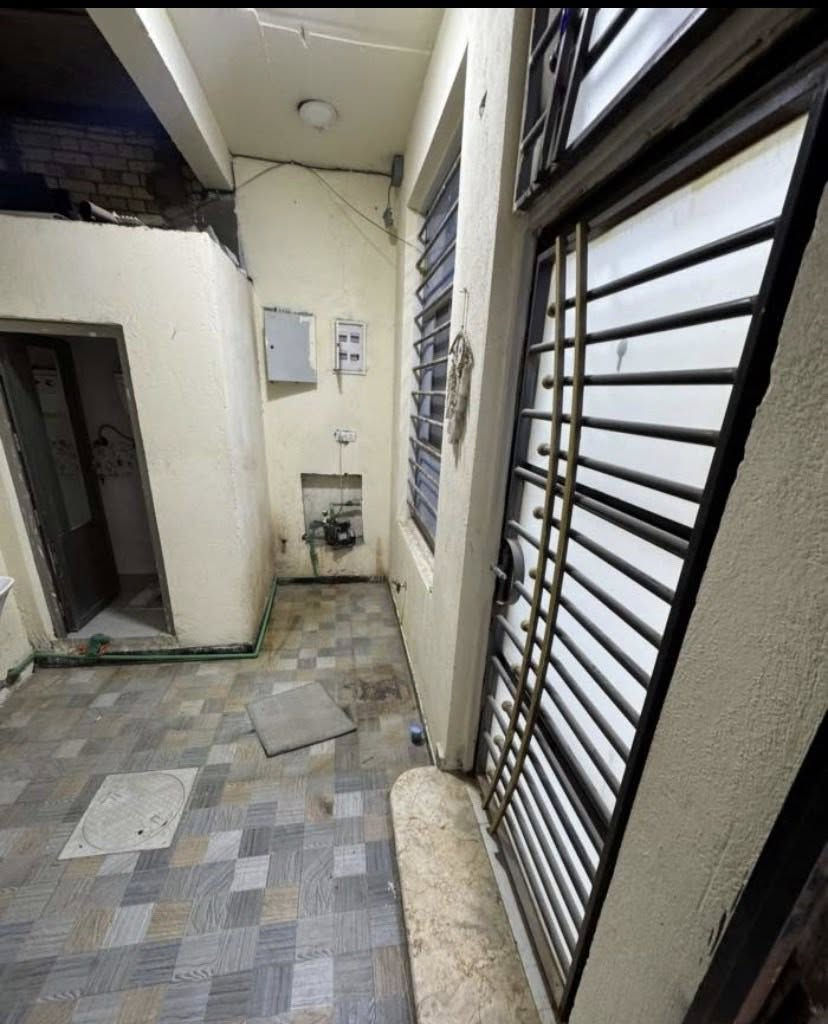 مشتمل حديث للأيجار في حي الرافدين خلف لوكاس مكان سكني مميز
مساحه 150 متر
بحتوي على غرفتين منام كبيره + صاله ومطبخ وصحيات داخليه وخارجية. بناء حديث ديلوكس للعوائل فقط ..
سعر الايجار 700 الف شامل الماء والكهرباء للأستسفار الاتصال على الرقم . ***********
