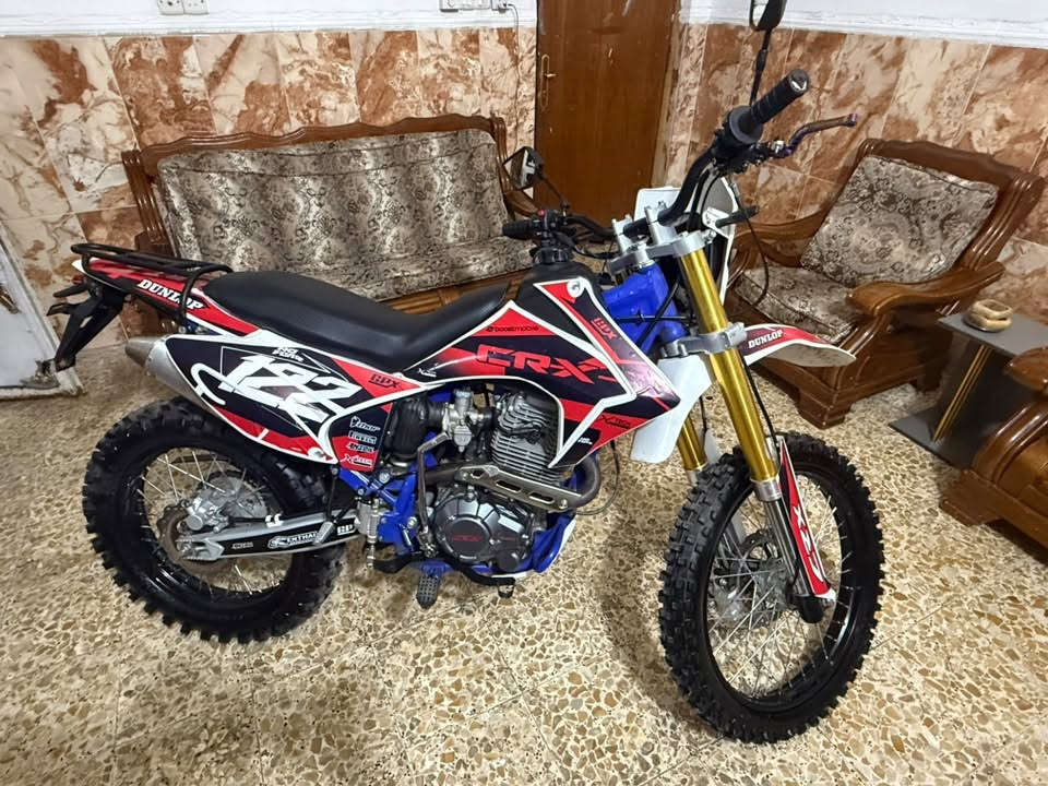 قفاز crx 300سيسي للبيع جديده وبضع الوكاله سعره 1400 مال بيع مستعجل عليه ***********
