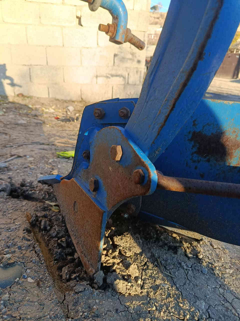 بۆفرۆشتن
گاسن تورکی 
حجم فاو
ڕەقم 10
بێ شکان بی لاحیم
بەس موسی خوارەوای لاحیم
نوکی نویا
سعری 10وڕەقو نیو محاملە
ژم***********
ژم***********
