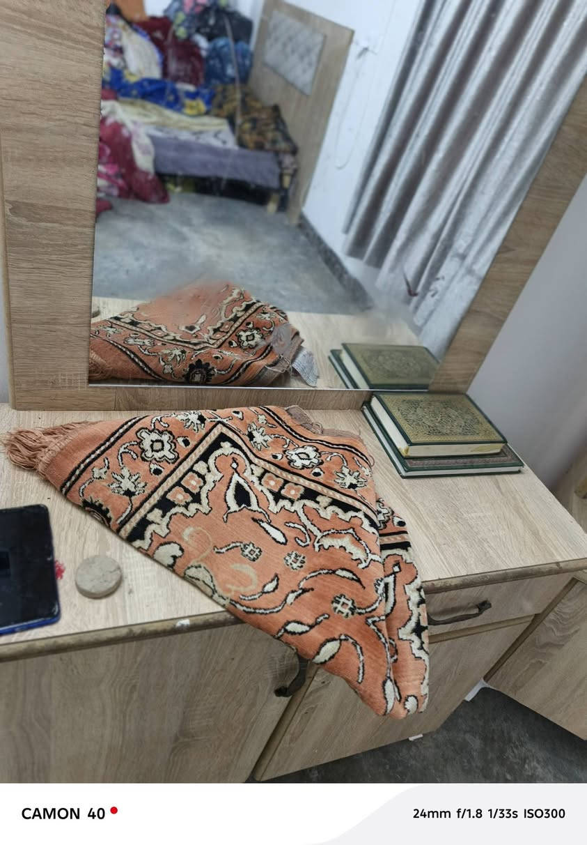غرفه نوم لبيع تعبانه الغراض كدامكم سعرها 60وبيها مجال لطيبين
عنوان بنجاعلي قرب جامع علي زنكله

رقم ***********
