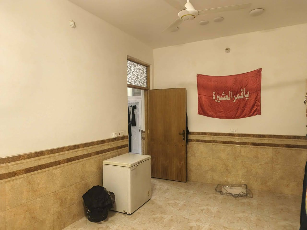 بيت ٢٠٠ متر منطقة البلديات قرب توزيع الطابو نهاية شارع القاضي مال طشاش .
شارع 12 
رقم البيت 10127
بصف الركن
بناء طابق ونص نظام سويتات 
حديث بناء سنه ٢٠٢٢ ، بناء درجه اولى . 
مطلوب اسكان 60 مليون 
السعر 250 مع الاسكان وبي مجال بسيط 
*********** .
