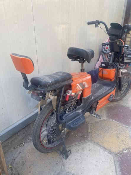 السلام عليكم دراجة شحن للبيع مبدلة عقل+ عطلها ملف فقط كهربائيات كلها شغالة كدامكم بالفيديو سعر ١٥٠ بيها مجال بسيط 
تواصل ***********
