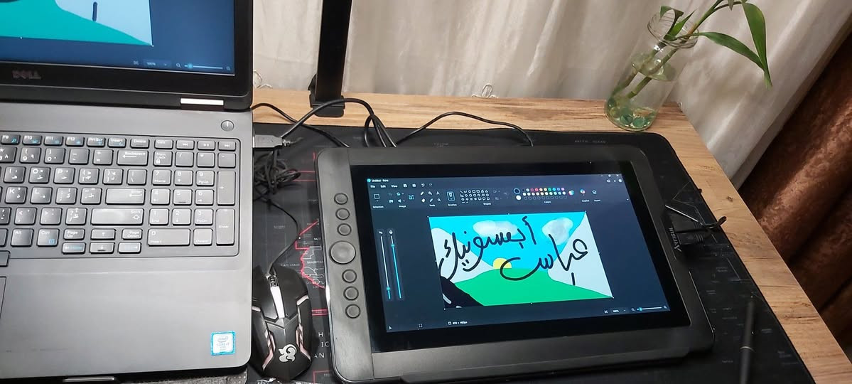 السلام عليكم 
تاب رسم ARTISUL D13S

 • الشركة المصنعة: ‎Artisul من UC-Logic

الشاشة:
- حجم الشاشة: 13.3 بوصة
- دقة الشاشة: 1920 × 1080 (16:9)
- نوع الشاشة: IPS
- سطوع الشاشة: 300cd/m2
- زمن الاستجابة: 19 مللي ثانية

القلم:

- تقنية القلم: الرنين الكهرومغناطيسي بدون بطارية
- مستوى الضغط: 8192
- دقة القلم: 5080 خطًا في البوصة
- معدل التقرير: 233PPS

الواجهات والمنافذ:

- واجهة الإدخال: Mini HDMI، Micro USB
- واجهة الإخراج: USB-A 2.0، HDMI 1.4، الطاقة

المواصفات الأخرى:

- الأبعاد: 389 × 250.7 × 14 مم
- الوزن الصافي: 1.1 كجم

دعم نظام التشغيل:

- Windows 7 أو أحدث
- macOS 10.12 أو أحدث


**إذا كنت صاحب هذا الإعلان وتريد حذفه لأي سبب، رجاءا أرسل رسالة إلى الدعم الفني**