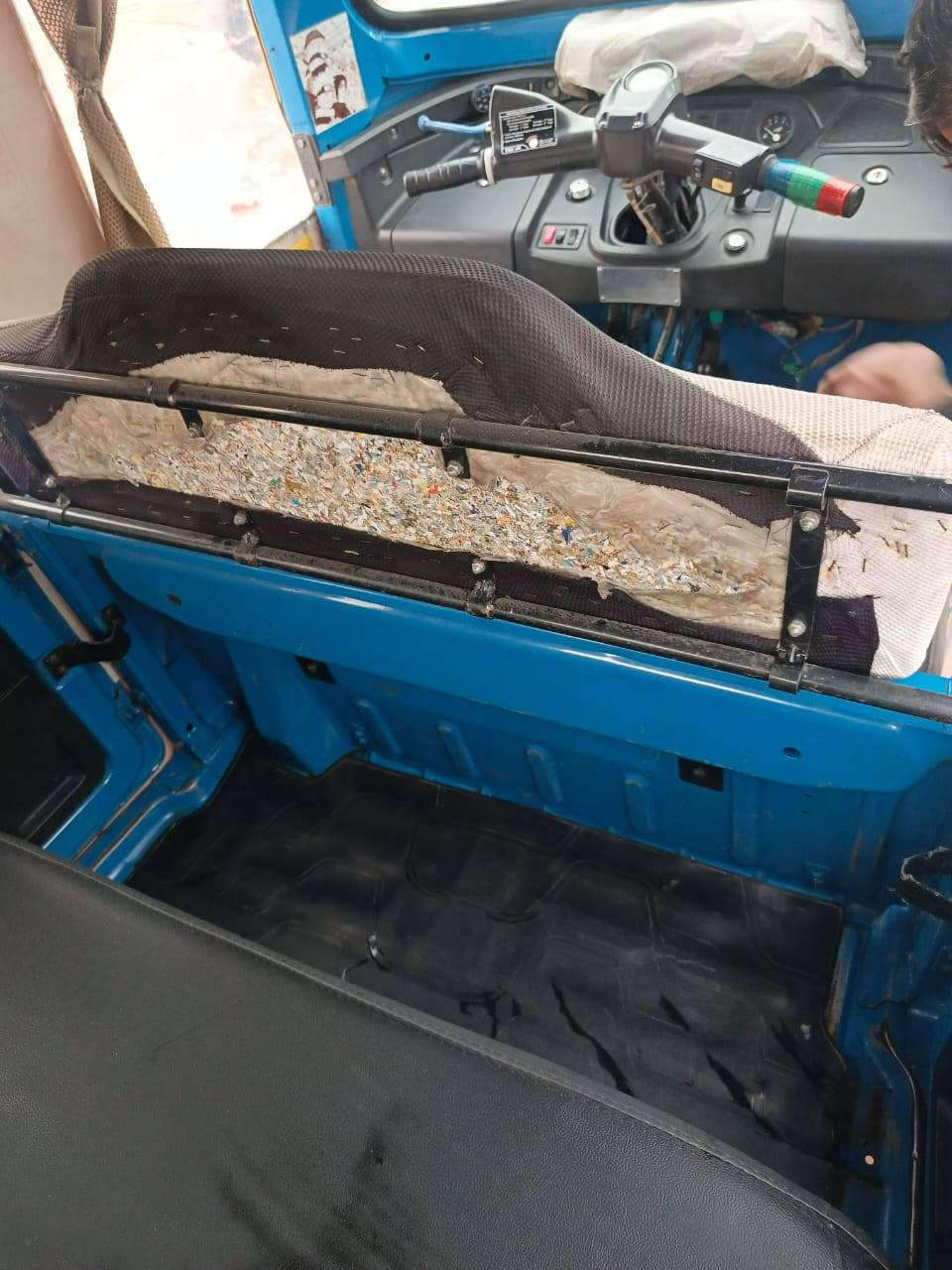 سلام عليكم تي في اس موديل ٢٢ مرقمة وكاملة كبل للشارع بيهة طخة بالباب بسيطة وبالصفحة مبينة بالصورة مكينة برغي ما مفتوح بيهة كربائيات كلهة شغالة تخم تاير جبلي اصلي باتري جديد  سعر ٧٢٥٠٠٠٠ وبيهة مجال


**إذا كنت صاحب هذا الإعلان وتريد حذفه لأي سبب، رجاءا أرسل رسالة إلى الدعم الفني**