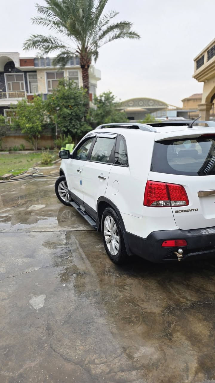 سلام وعليكم من رخصت الادمن
سورنتو موديل ١٠ خليجي فول مواصفات ما عده بصمه وفور ويل 
السياره حلوه ونضيفه ومال بيت جواه تجم تاير وشادله شاشه 
محرك ٦ سلندر 
٧ راكب 
محرك وكير خير من الله
بيه كد شبرين بل صندوك الخلفي
مخلي صمايل عليه 
اخوان سعره.  (١٦٣)
 ورقه  السياره بسمي 
بغداد مداور ثاني يوم 
مكان السياره بغداد ابو غريب 
رقم (***********)
بي واتس اب حياكم الله
ترهم مراوس بسورنتو ١٦.  ١٧.  او ببرادو ٩  ١٠ ١١ او براف فور ١٨ ١٩
