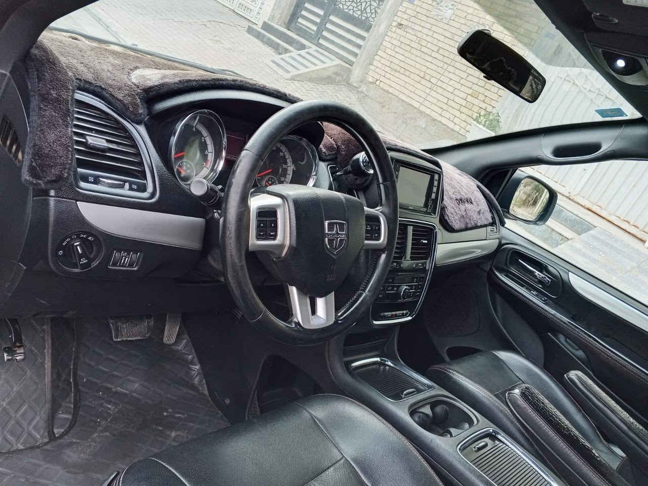 السلام عليكم
دوج كرڤان موديل 2016 وارد امريكي فول مواصفات 
كشنات تدفئةتشغيل عن بُعد
كشنات جلدكاميراشاشة دشبول قلابةكراسي الاماميه كهربائية
تبريد 3 قطع تحكمات استيرن كاملةابواب كهرباءجوم كهربائيةجنطة كهرباءسستم صوت شركه رقم بابل دولي سنويه جديده   
السيارة جاملغ وبنيد بدون دواخل 
السيارة كلش نضيفه وحلوه ماتحتاج شي العنوان كربلاء 
السعر168وبيها مجال للإستفسار  الاتصال على ال***********
