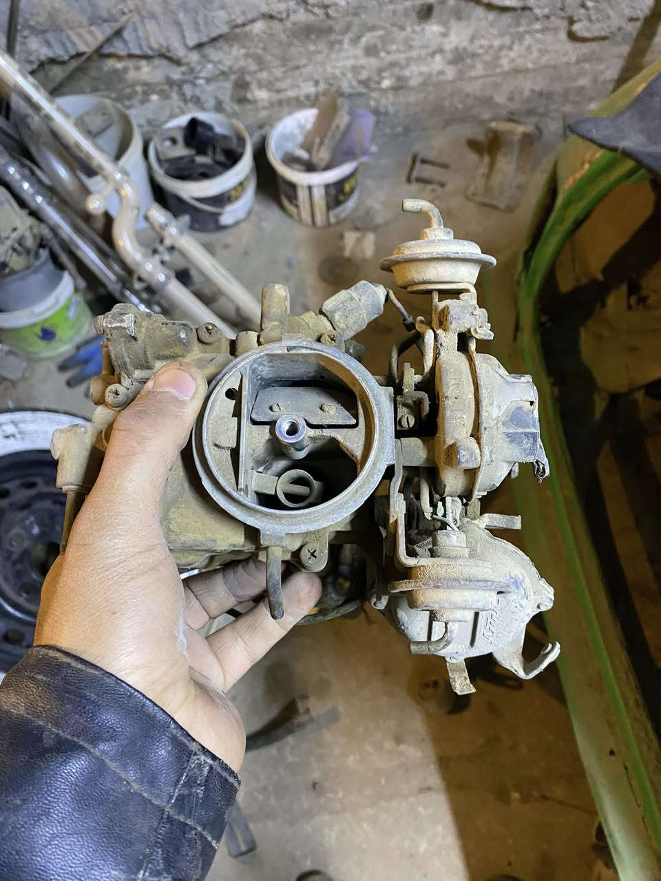 كابريتر مازدا 323
جداً نظيفة 
***********
