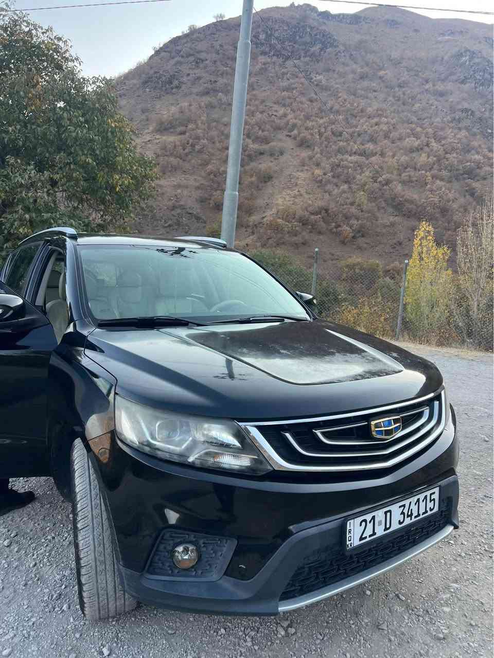 Geely emgrand x7 
2018
87 هەزار ڕۆیشتیە
سبوغ و ساردەکوتی نیە،
بەس هەندەک سەقف و بۆنیتی سپی بوویتەوە، 
سەیارەکە زۆر خاوێنە و گێڕ و مەکینەی بە شەرتە، گێڕ تۆماتیک و عادی، 
تەبرید و کارەباییات و هەموو شتێکی بێ عەیبە
*********** شومان, أربيل
