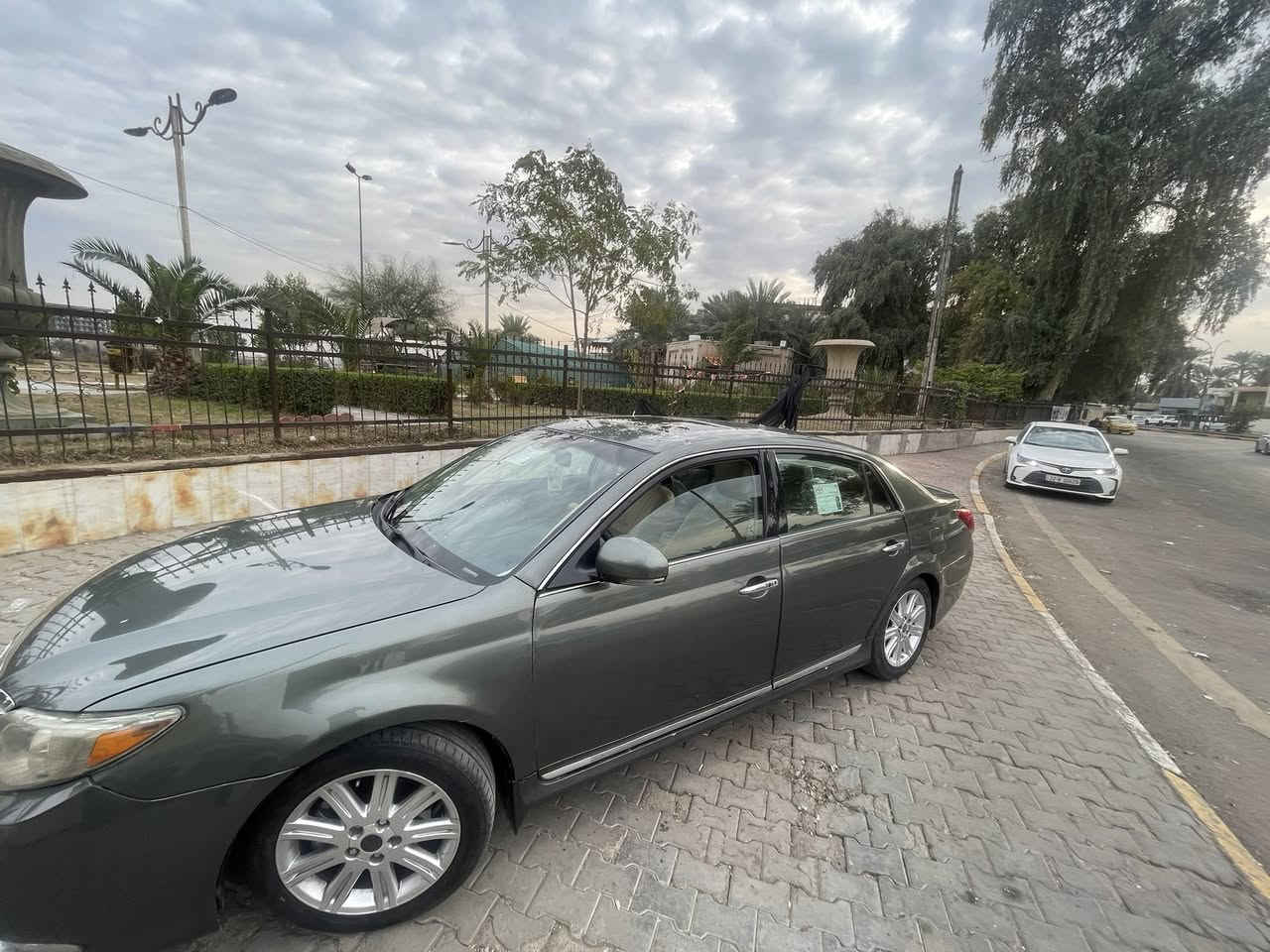 للبيع فقط
تويوتا افلون 2011 امريكي 
ماشيه 200 حادثها من امريكا باب السايق 
السياره لمتدد فول مواصفات فتحه بصمه كشن كهرباء 
داخل ابيض 
السياره مصبوغه عام اثر جراد يعني لا كلبه و لا ضربه قويه اني ماخذها مصبوغه عام 
كيرها اني معمره ع ايدي من الصفر مبقي بي بس الكشر والباقي كله مبدله قطع وكاله 
مكينتها حليوه لا تنقيص و لا تبخير 
حداديتها نص عمر و رايدلها تعيار abs بريكها شغال 100‎%‎ بس اني خاصم سعر الabs من سعرها 
تفاصيل اكثر *********** او ع الخاص 
السعر رجاءا ع الخاص 
مكاني بغداد الكاظميه شارع اكد
