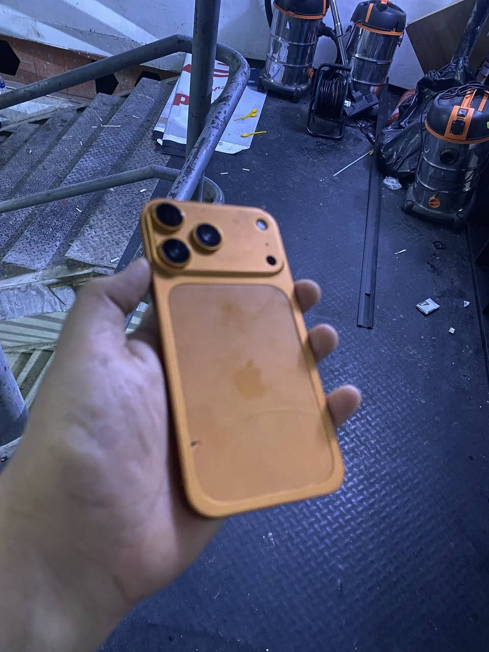 ايفون xr محور ١٧ برو بي كسر بالشاشه مماثره عاللمس وبي فطر بالمربع اللي وره مبدل بطاريه شاشه اصليه فيس ايدي واكف ذاكره ٦٤ مكاني الجادريه قيم واخذ باليرضي لله ***********

